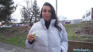 Public Agent - Arish a gigászi mellű ukrán milf