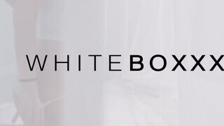 WhiteBoxxx - Ginebra Bellucci a kívánatos latina pipi