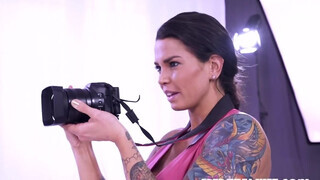 Private com - Chloe Lamour és Eveline Dellai édeshármasban szexelnek