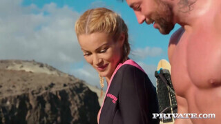 Private com - Cherry Kiss a vonzó szörfös bige