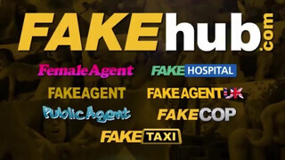 Public Agent - Csoki hajú kicsike didkós tinédzser nőci