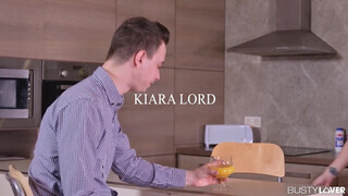 Kiara Lord benyeli a kukit