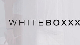 WhiteBoxxx - Sarah Kay lágy kupakolása