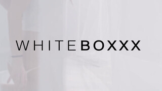 WhiteBoxxx - Oxana Chic vaginája bekúrva