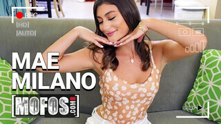 MOFOS - Mae Milano vaginája megkúrva alaposan