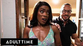 Unatkozó feleség Ana Foxxx párnán kufircol és megdugja kedvelő férje!