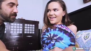 Naudi Nala vadul cidázza és lovagolja a gigantikus kukacot