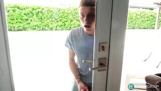 Vadító 40-es sierra megdugja a tinédzser kukkolót