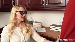 Bájos 40-es Julia Robbie és a tini manus